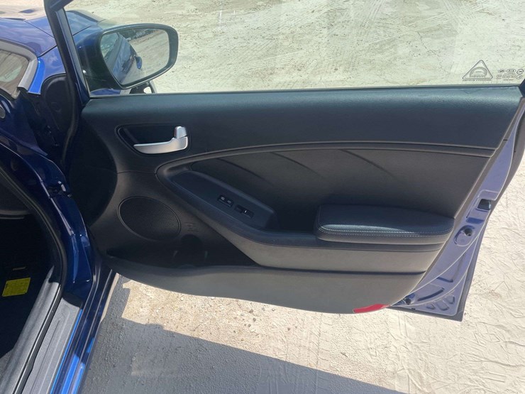2017-kia-forte-4-door-sedan-(174,799-miles)-image-17
