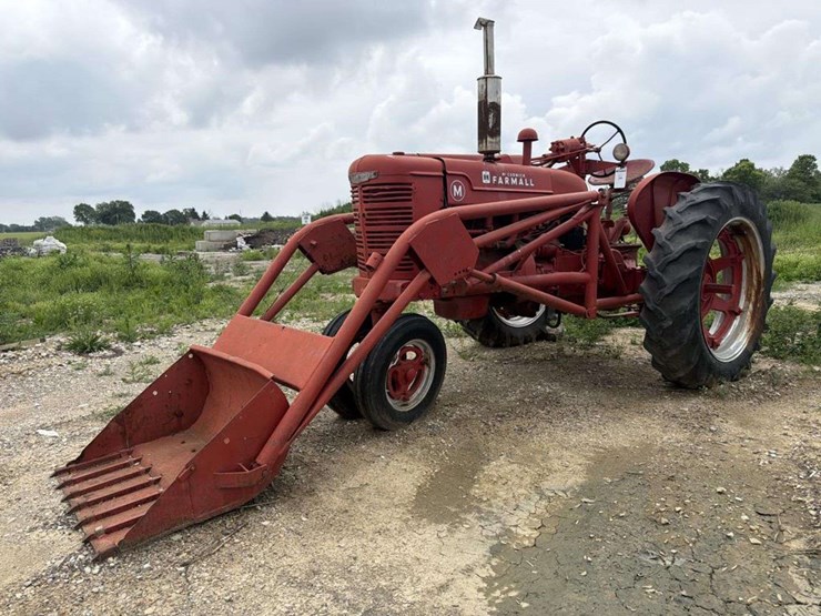 farmall-m-loader-tractor-image-1