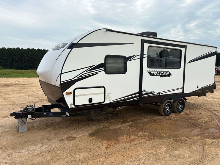 2022-forrest-river-tracer-27'-travel-trailer-image-1