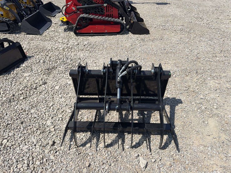hydraulic-mini-skid-steer-root-grapple-image-1