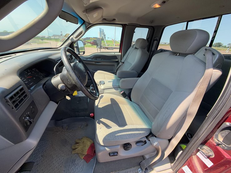 2004-ford-350-image-16
