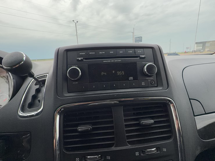 2015-dodge-grand-caravan-image-26