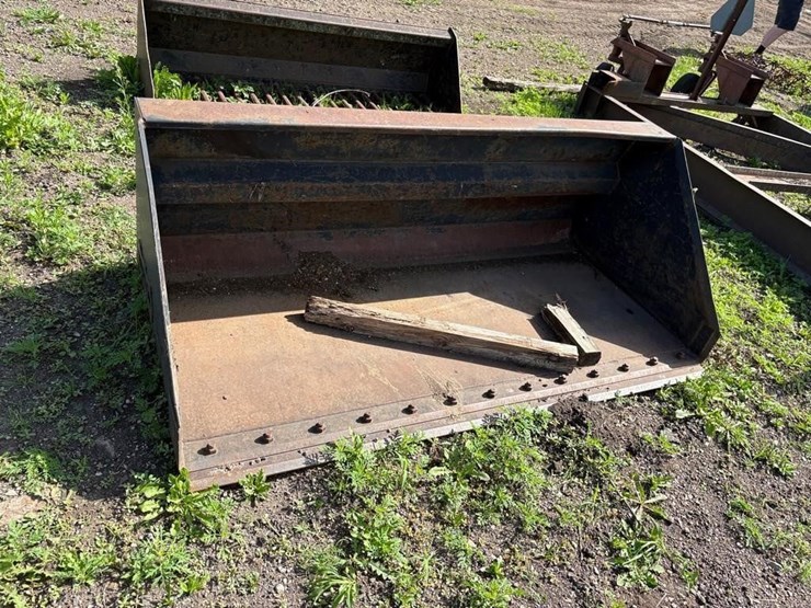 78"-universal-attach-bucket-image-2