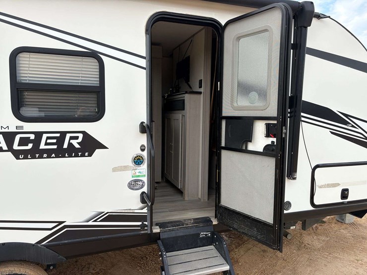 2022-forrest-river-tracer-27'-travel-trailer-image-16