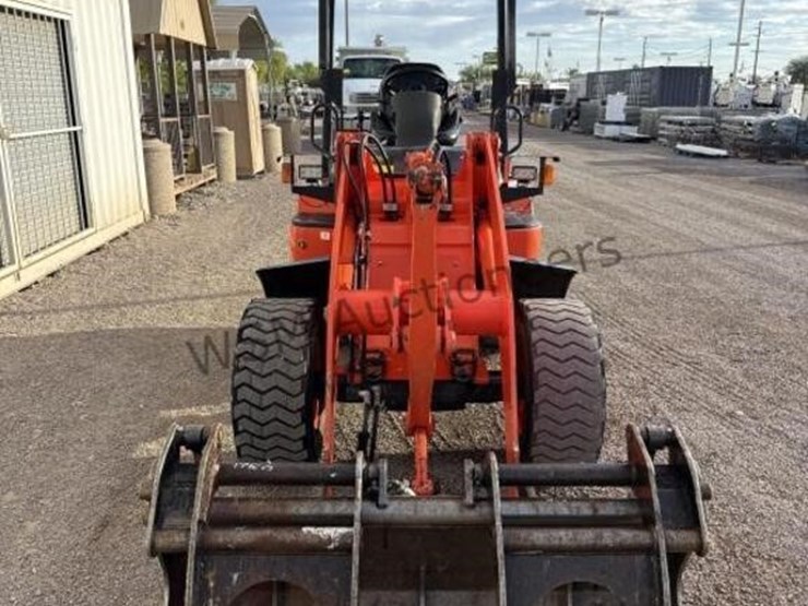 kubota-r420s-image-3