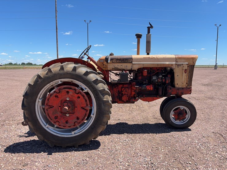 1958-case-801-b-tractor-image-4