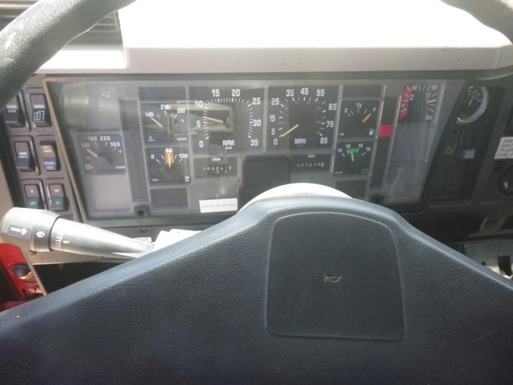 2001-international-4800-image-21