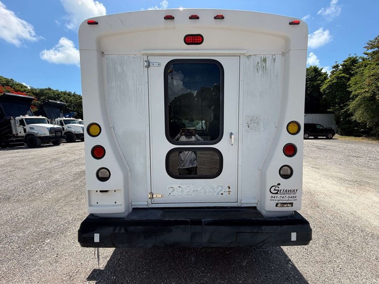 2009-gmc-3500-image-22