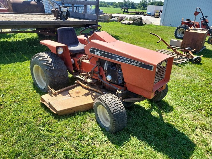allis-chalmers-620-garden-tractor-w/mower-deck-image-1