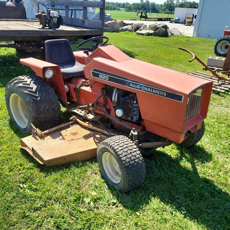 Allis Chalmers 620 Garden Tractor w/Mower Deck