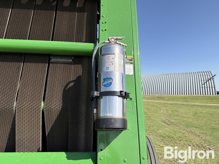 2022-john-deere-560m-image-13
