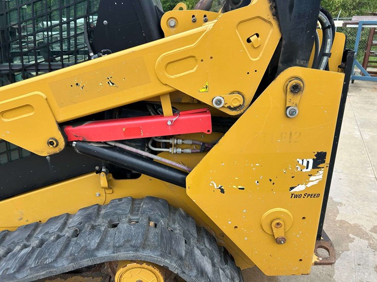 2015-caterpillar-259d-image-13