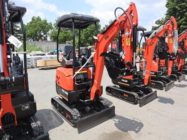 tpm-18hh-mini-excavator-image-1