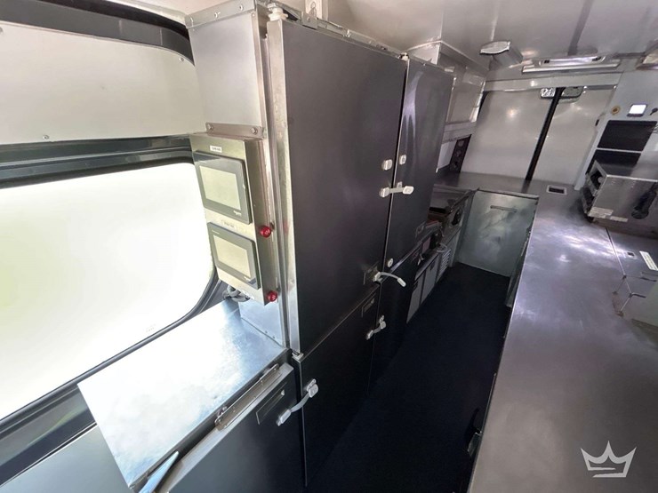 20211-mecedes-benz-sprinter-4500-modified-food-catering-van-image-26