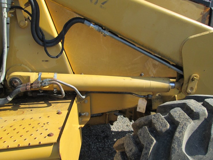 2004-caterpillar-420d-image-25