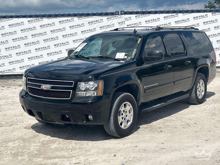 2008-chevrolet-suburban-image-1