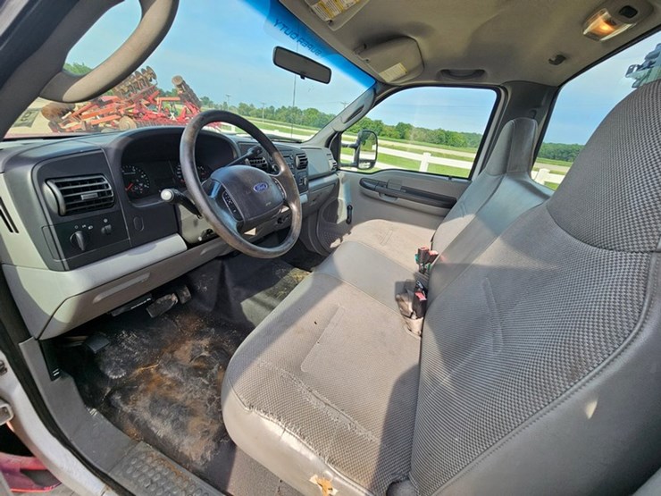 2007-ford-f550-image-23