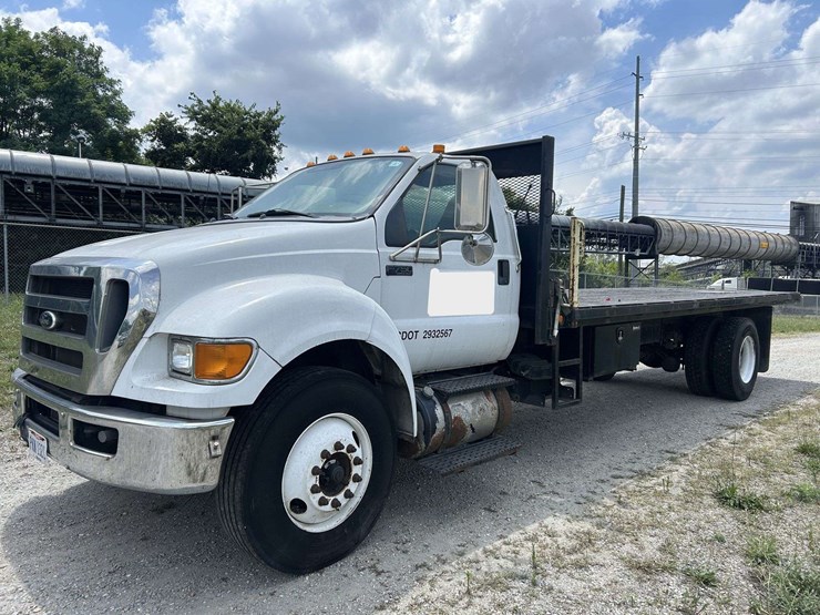 2012-ford-f750-image-1