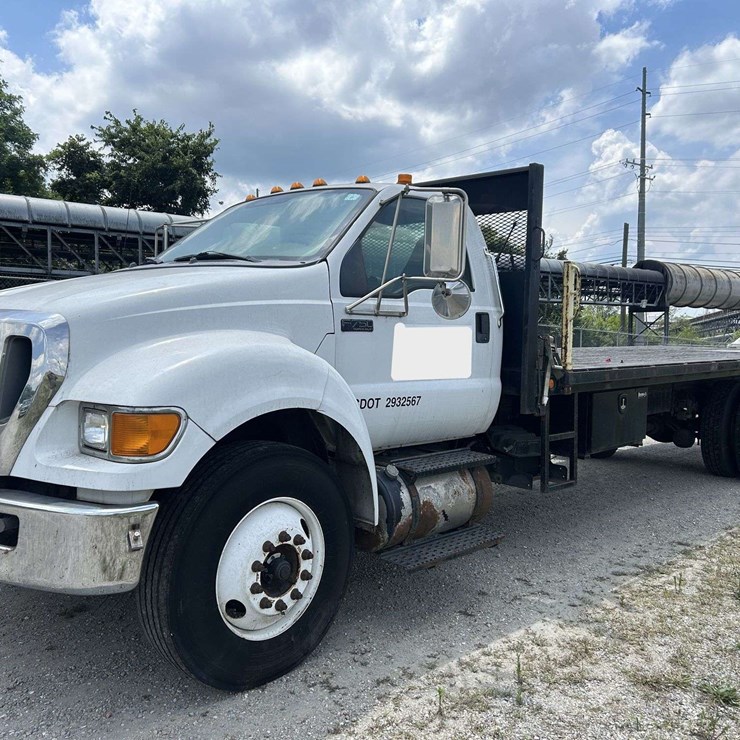 2012 FORD F750