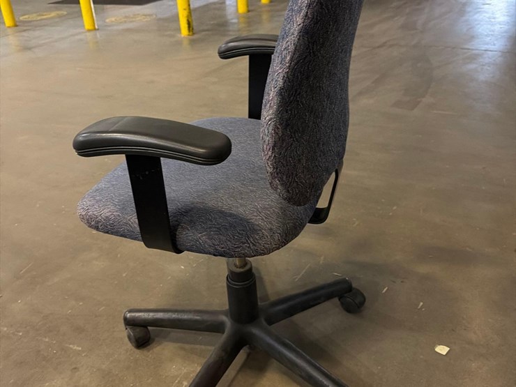 office-chair-image-2