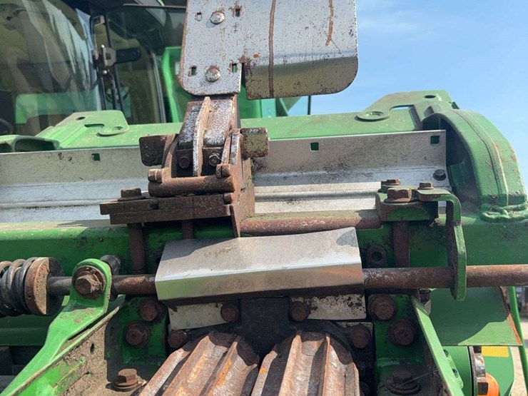 2018-john-deere-12-image-23