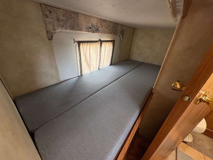 2004-palomino-"thoroughbred"-travel-trailer-image-20