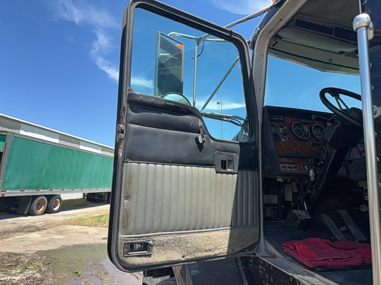 1999-kenworth-t800-image-3