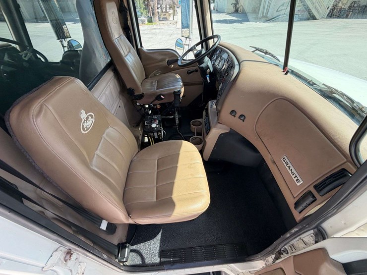 2006-mack-granite-ct713-image-33