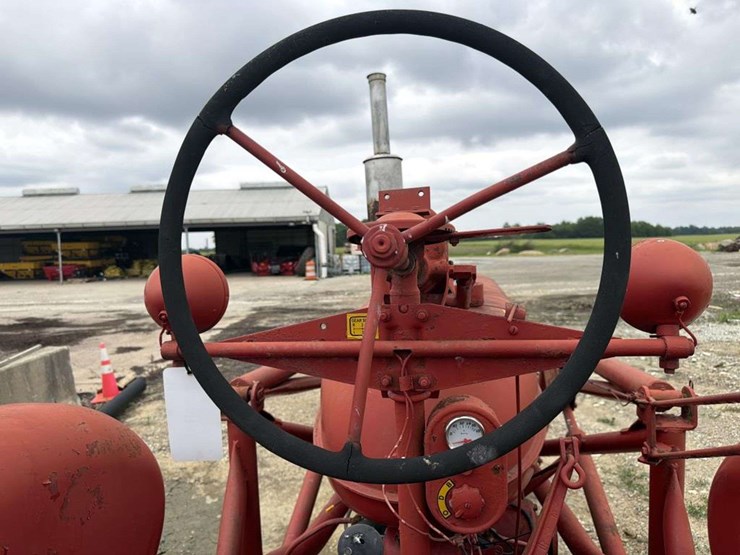 farmall-m-loader-tractor-image-21