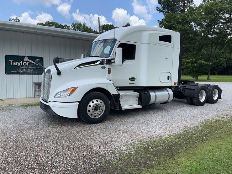 2022-kenworth-t680-image-2