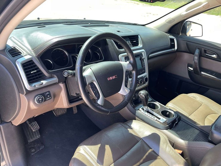 2016-gmc-acadia-image-11