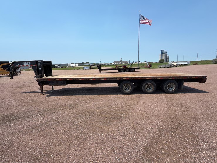 2016-dct-830gs38-gooseneck-trailer-image-8