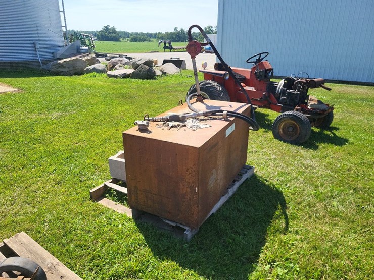 gas-tank-w/hand-pump,-hose-and-nozzle-image-3