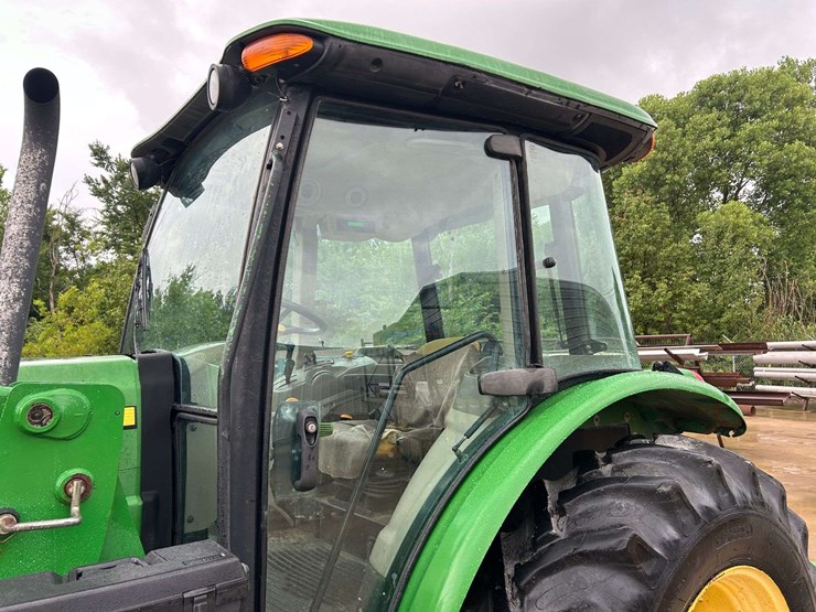 2012-john-deere-5101e-image-11