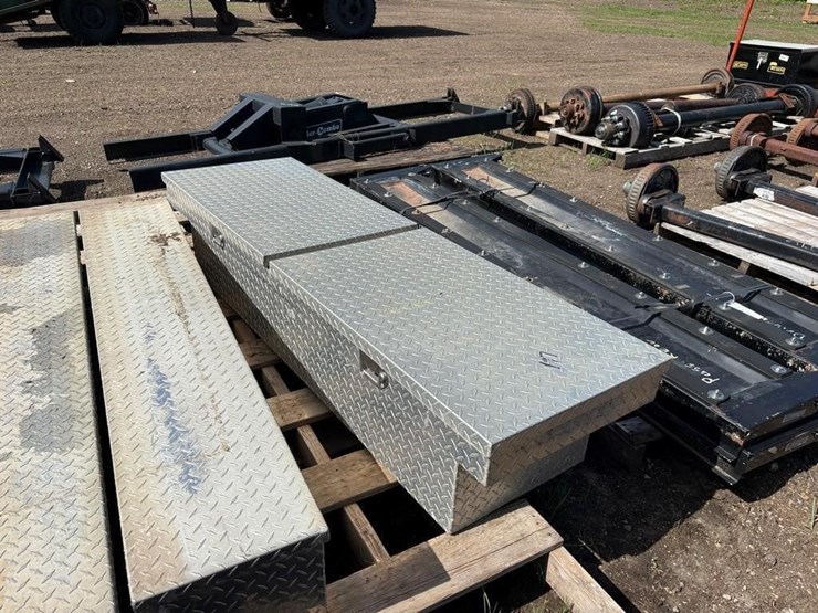 diamond-plate-truck-toolbox-image-3