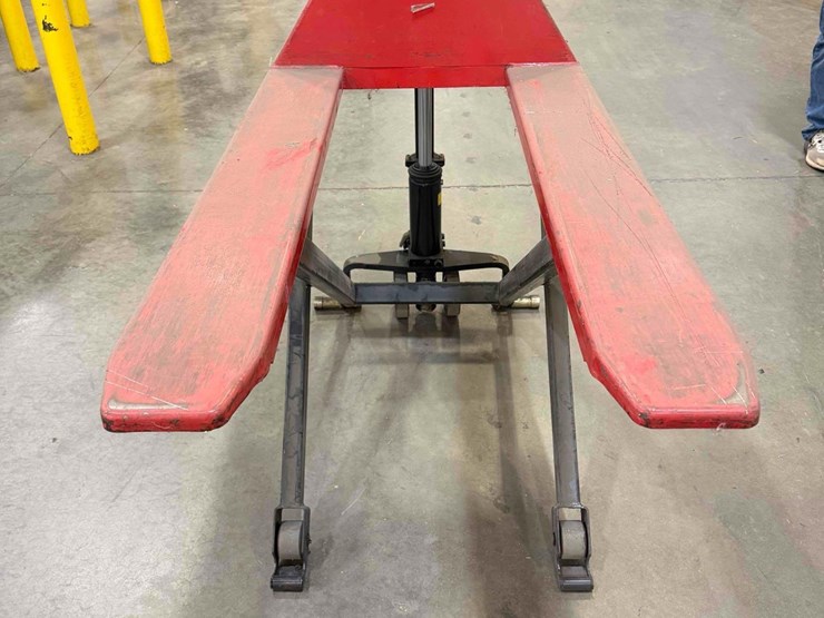 manual-pallet-jack-image-2