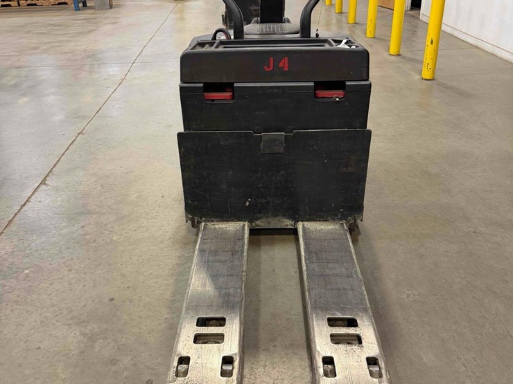 electric-pallet-jack-image-2