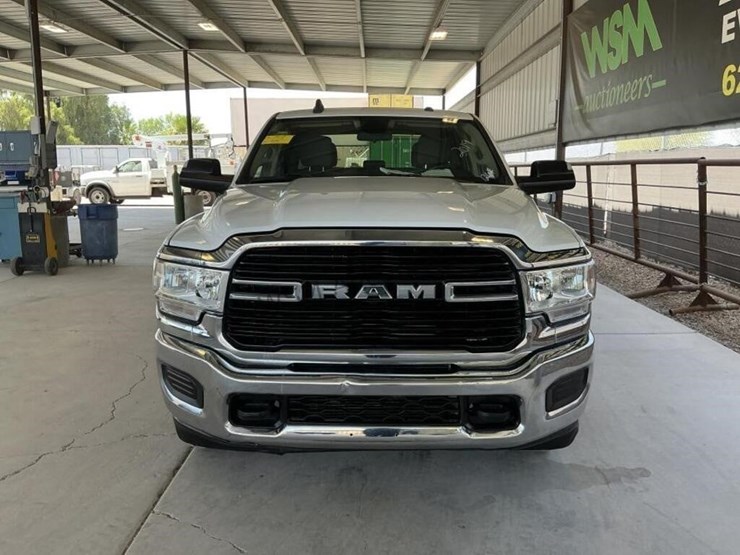 2019-dodge-3500-image-3