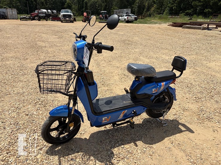 2026-blue-electric-moped-image-1