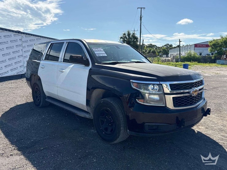 2015-chevrolet-tahoe-image-2