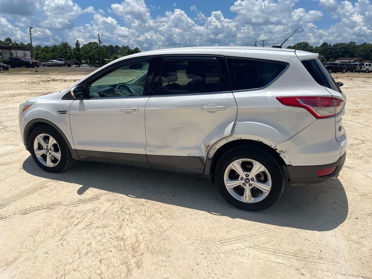 2015-ford-escape-se-image-2