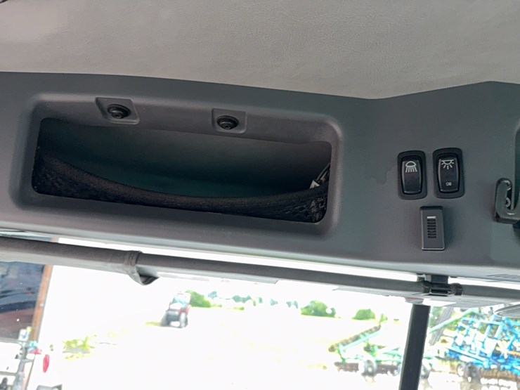 2012-mack-cxu613-image-57