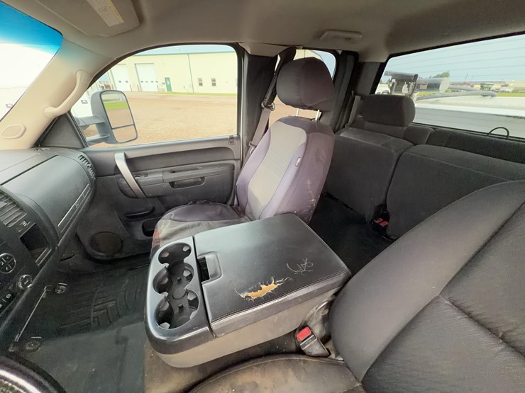 2011-chevrolet-silverado-2500-image-26