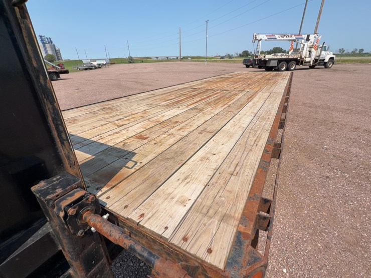 2016-dct-830gs38-gooseneck-trailer-image-10