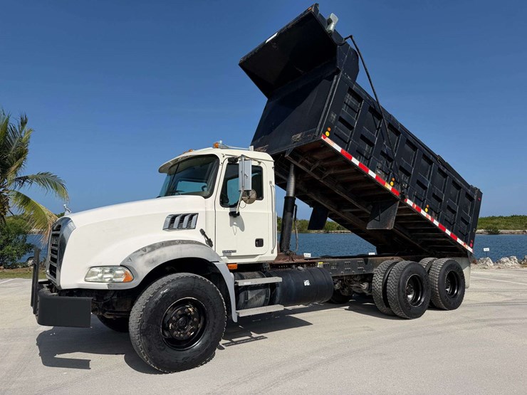 2006-mack-granite-ct713-image-1
