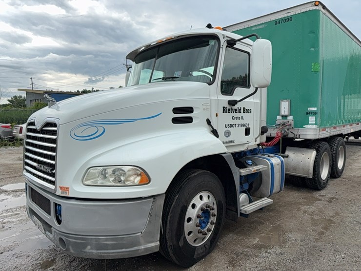 2012-mack-cxu613-image-1