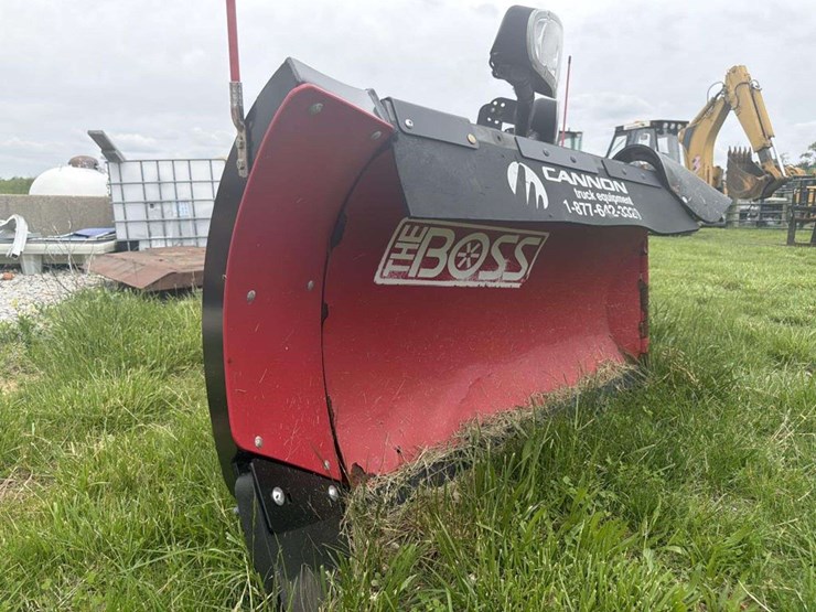 the-boss-8ft-3in-power-v-xt-snow-plow-image-6