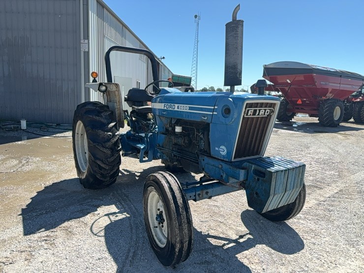 1977-ford-5600-image-4