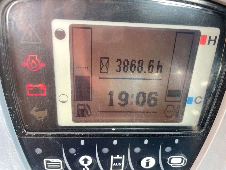 2014-kubota-kx040-4-image-27