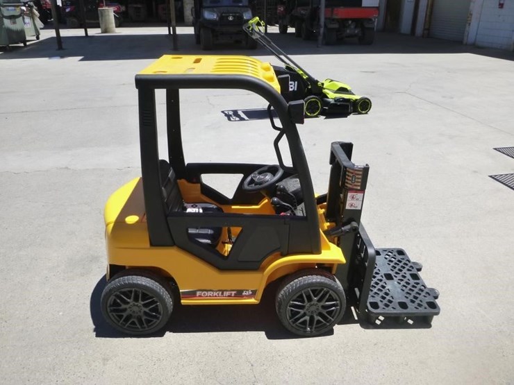dls-kids-forklift-image-6